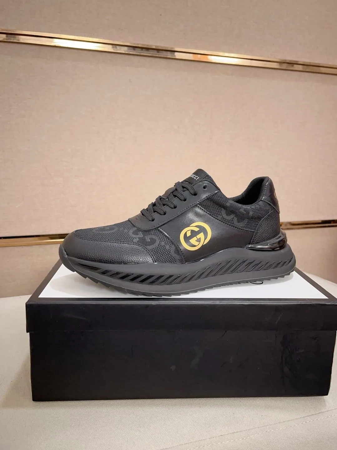 Men's men's shoes💰 462💰🇮🇹🇮🇹GUCCI🔍🔍new models are on sale at the same time at the counter. The uppers🇮🇹 are made of top-grain cowhide imported from Italy. Fully imported genuine leather lining 💪💪, completely 1⃣️ to 1⃣️ replica 🇮🇹💪💪, ⚠ sole: original sole provided by the original factory, exclusive movable molded sole super comfortable, ⚠ original factory follow-up, 🔍🔍 high quality, you can go in and out of the counter at will, welcome to compare⚠. Code number:38-44